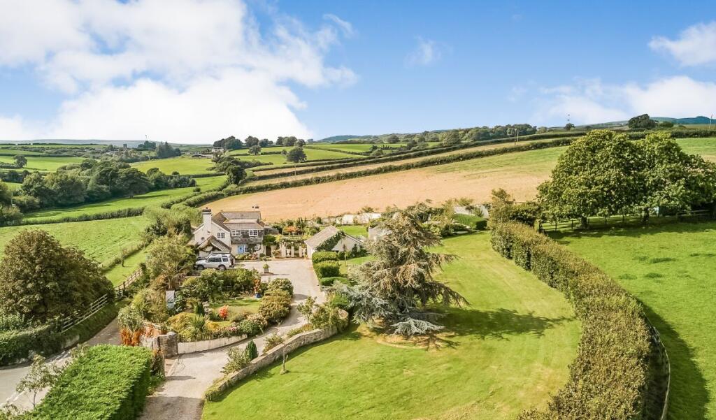 Main image of property: Between Woodland and Denbury