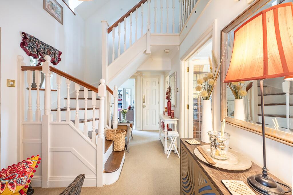 Sought After, Quiet Cul-de-Sac in Wendover photo 4