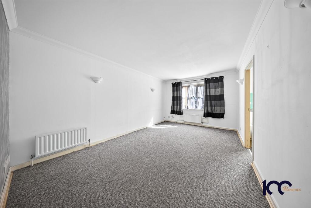 Apartment in London, Gidea Park - More