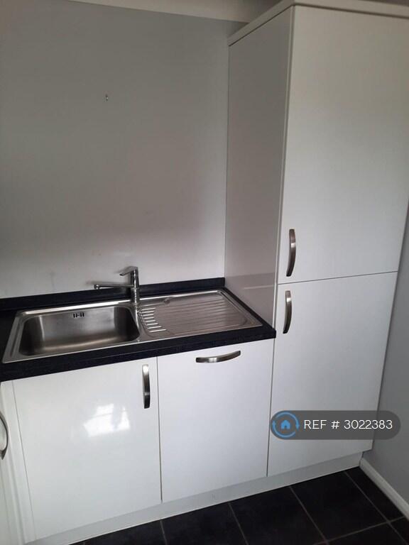 Apartment in Chelmsford - View 3