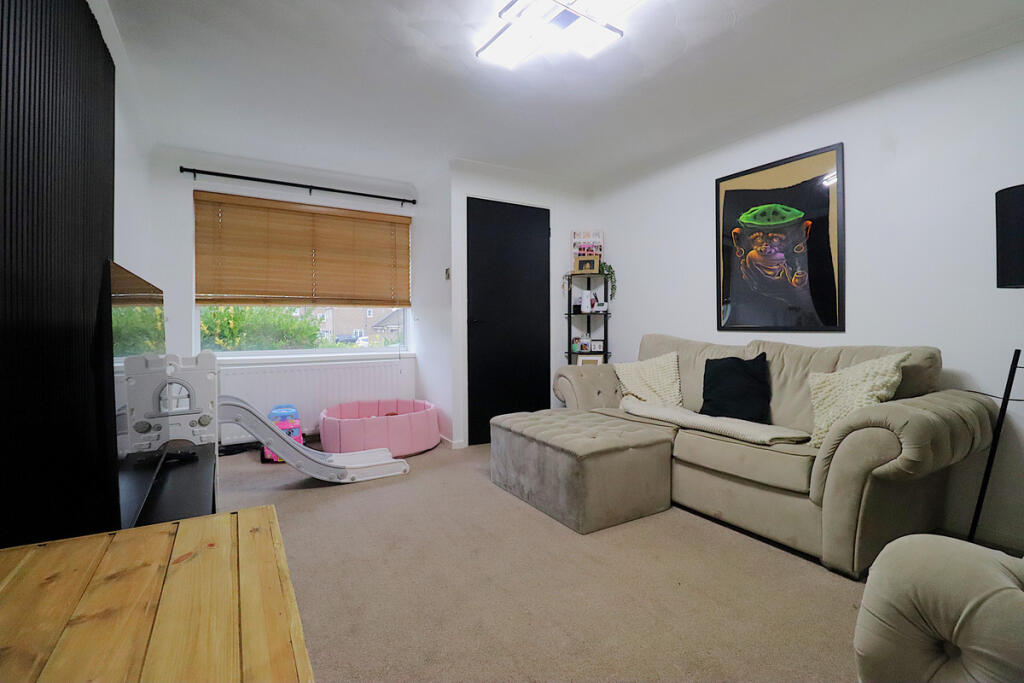 47, Hawthorne Way photo 3