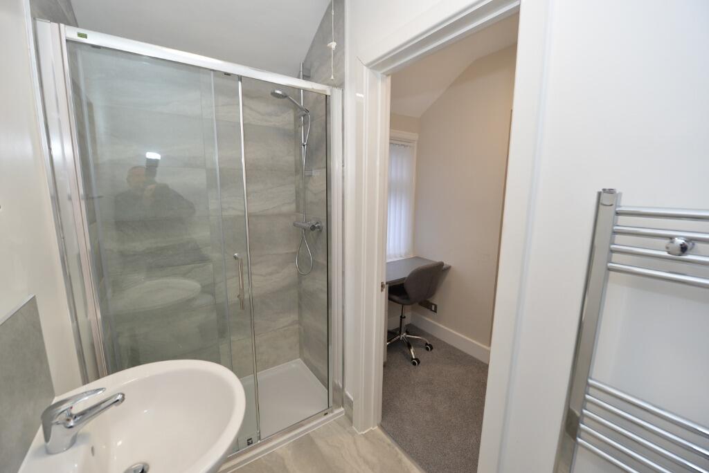 House in Southampton, Hollybrook - View 4