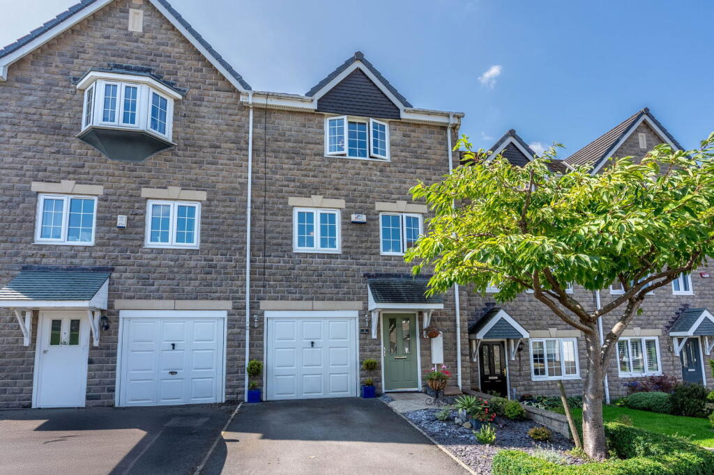 4-bed house on Buttercup Close, Glossop, SK13 8UN, £349,950
