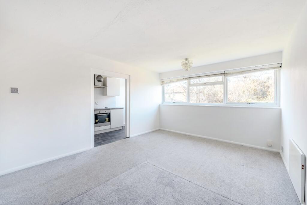 Lynwood Close, South Woodford, London, E18 photo 2