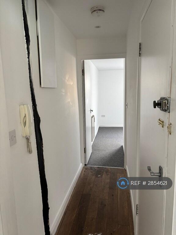 Main image of property: High St, Maidstone, ME14