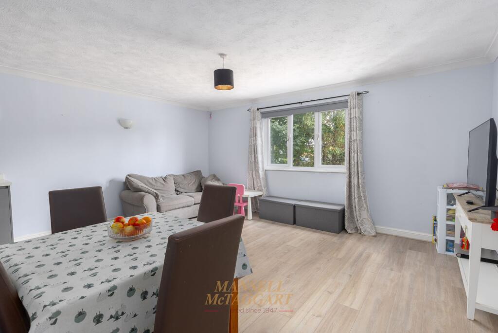 Apartment in Mid Sussex, Worth - More
