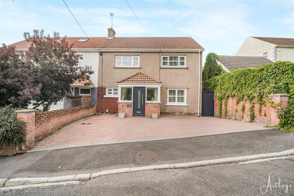 3-bed house on Laburnum Avenue, Baglan, SA12, £225,000