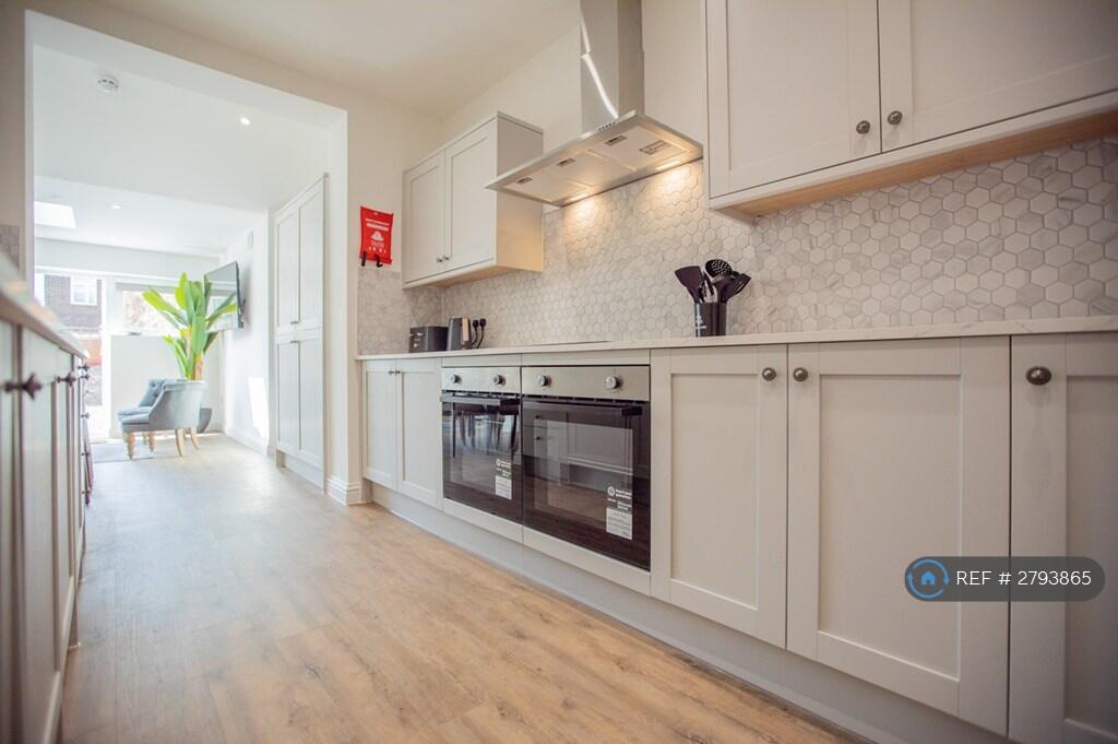 House in Portsmouth, Hilsea - View 3