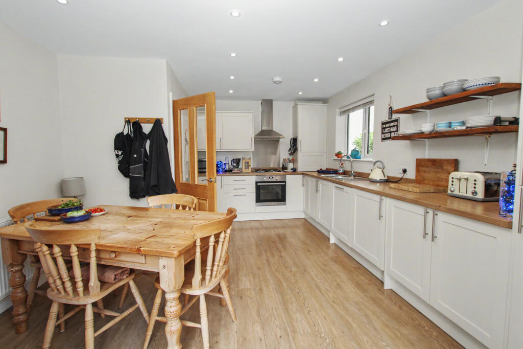 House in Guildford - View 5