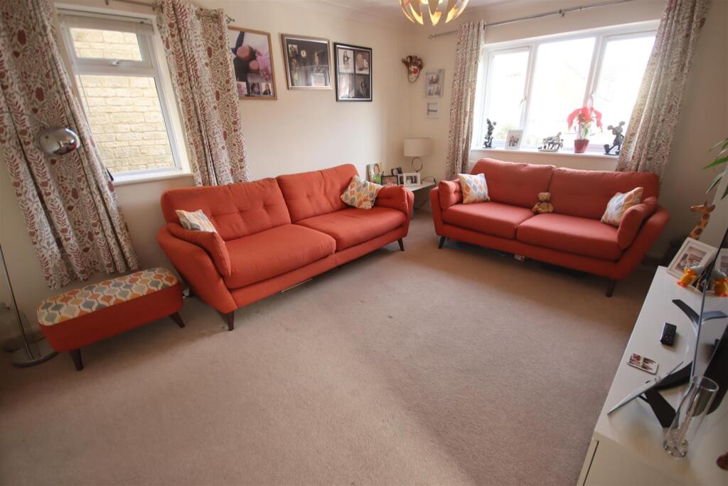 Sedgefield Way, Chippenham photo 4