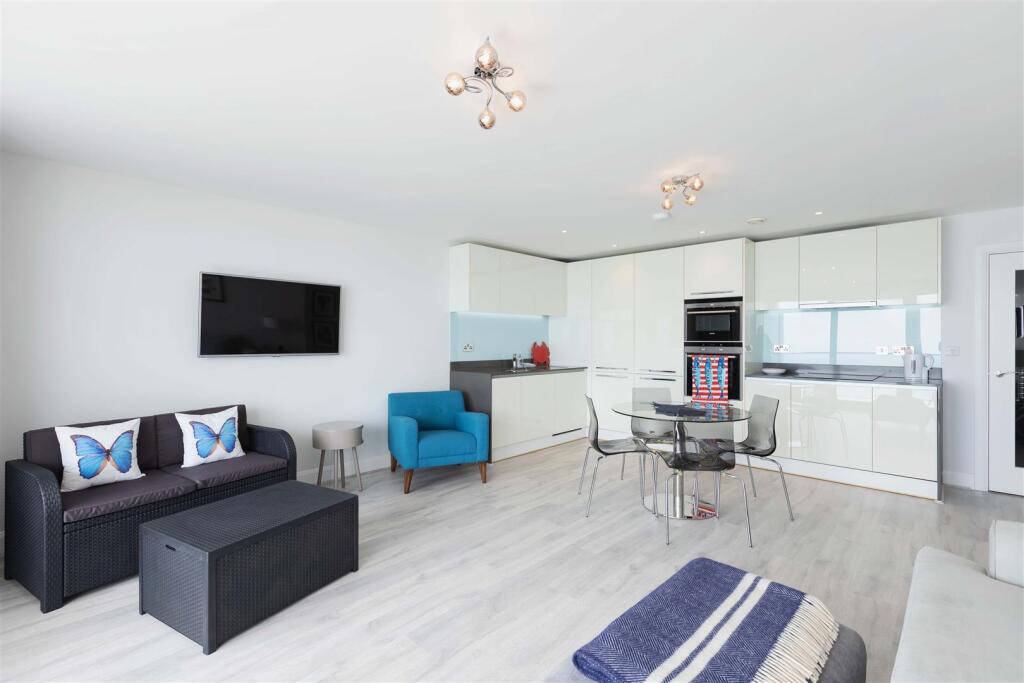 Apartment in Worthing, West Sussex - View 4