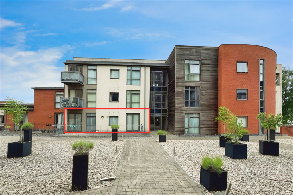 Main image of property: 7 Greenslade House, Beeston, NG9 1GB