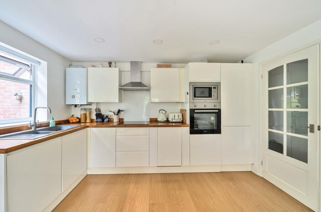 Catteshall Lane, Godalming, Surrey, GU7 photo 2