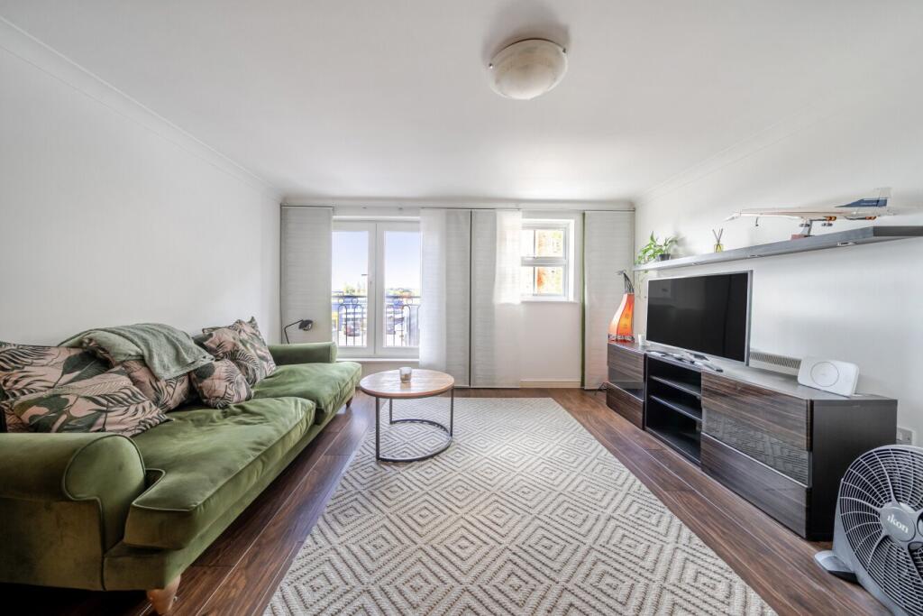 1-bed flat on Horn Lane, Acton, London, W3, £335,000