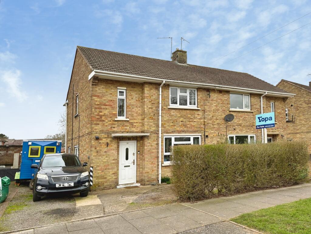 3-bed semi-detached on Scawby Crescent, Lincoln, LN6, £220,000