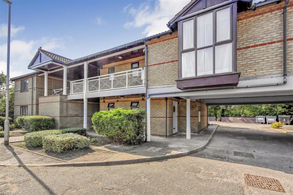 Main image of property: High Street, Longstanton, Cambridge