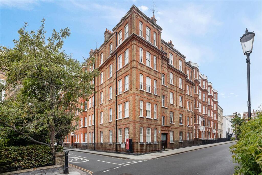 2-bed flat on Abingdon Road, W8, £1,200,000