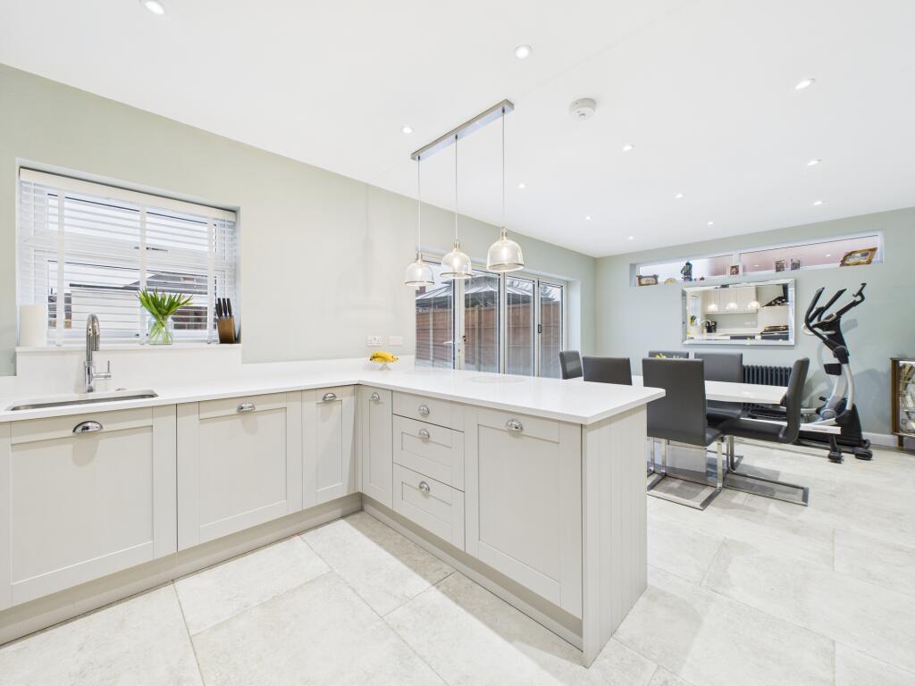 Laburnum Grove, Kingsway photo 4