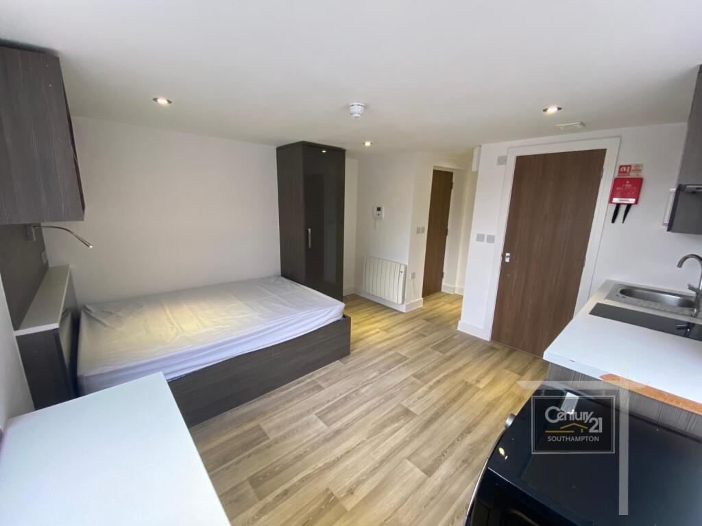 Apartment in Southampton - View 3