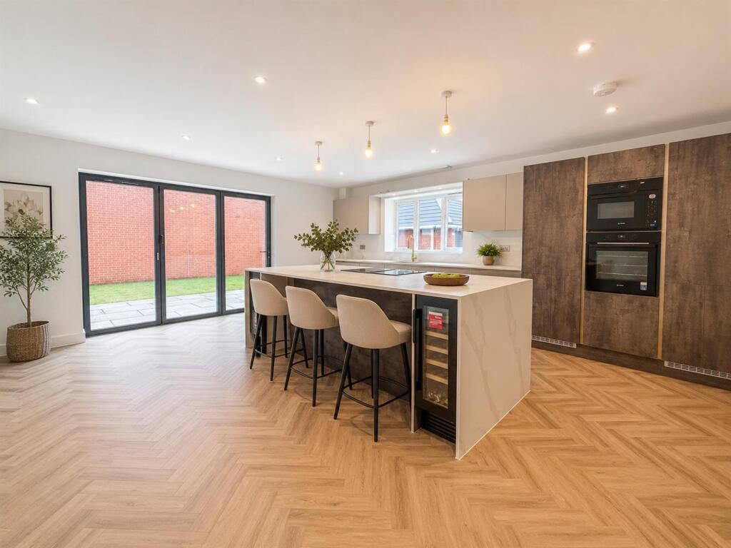 House in Thurleigh, Cross End - View 3