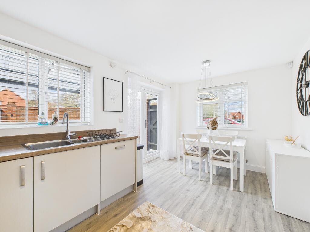 Canterbury Drive, Littleover photo 4