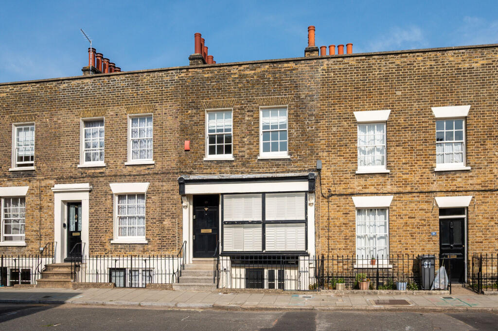 2-bed terraced on Walcot Square, London, SE11, Kennington, London, SE11, £1,000,000