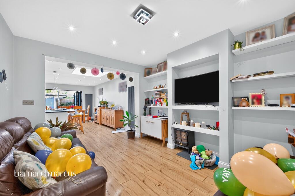 House in Sutton - View 4
