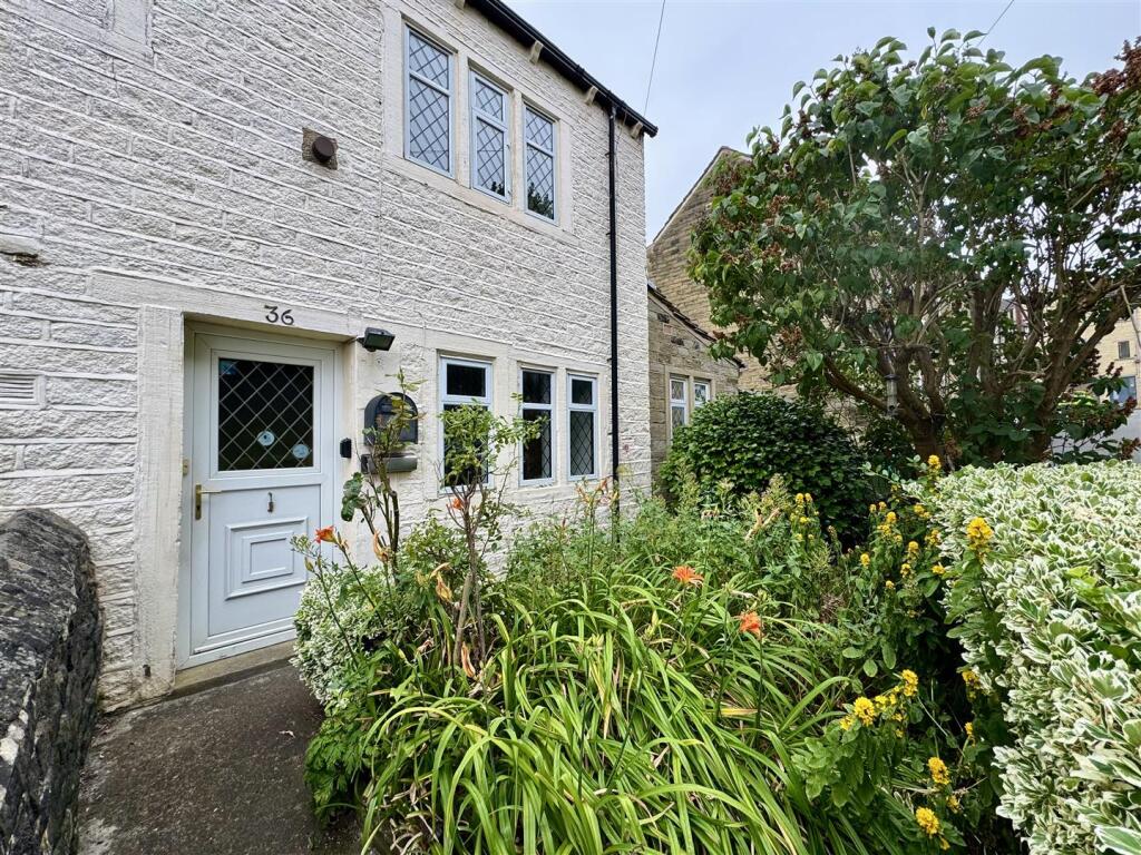 Main image of property: Stoney Lane, Taylor Hill, Huddersfield, HD4 6HP