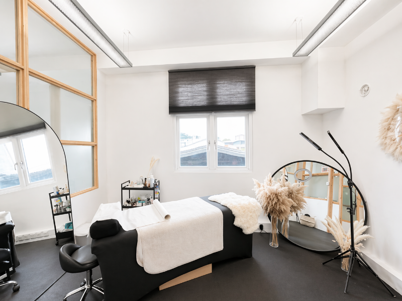 Medium Beauty Room