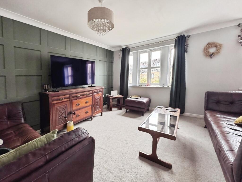 Laithe Hall Avenue, Cleckheaton, BD19 - View 6