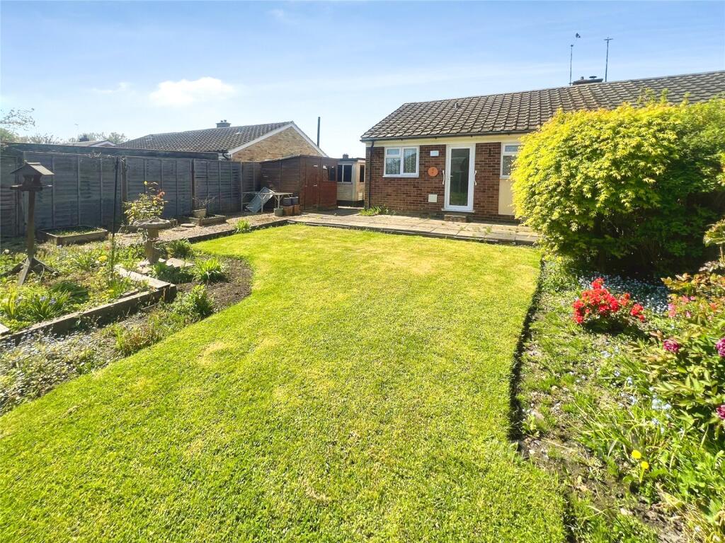 Southlands Close, Ash, Surrey photo 2