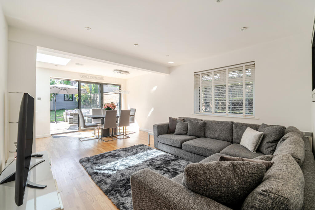 House in Reigate and Banstead, Banstead - View 5