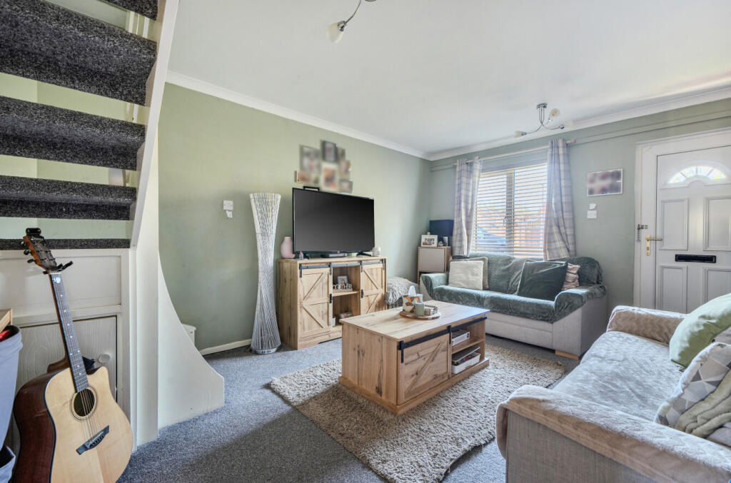 Tamworth Drive, Ramleaze, Swindon photo 3