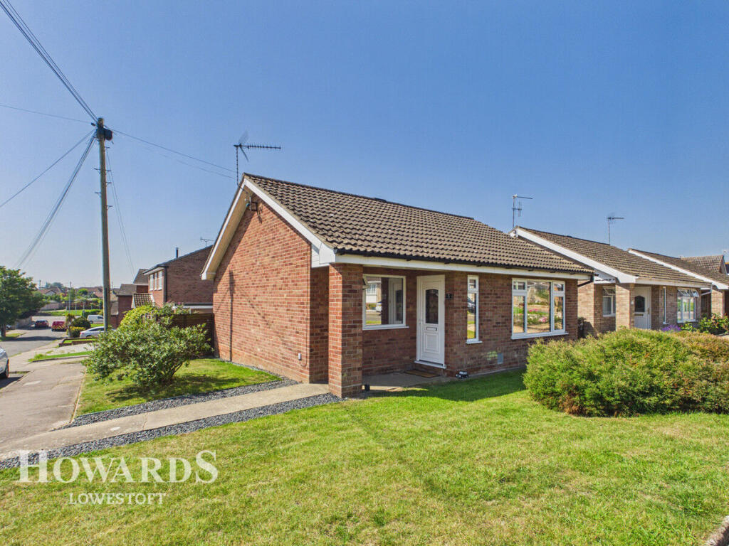 2-bed detached on Blackberry Way, Oulton Broad, £260,000