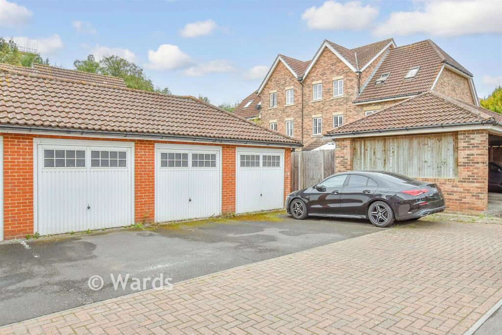 House in Maidstone, Tovil - More