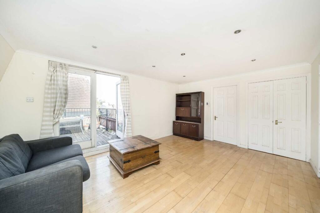 Apartment in London, Fallow Corner - View 4