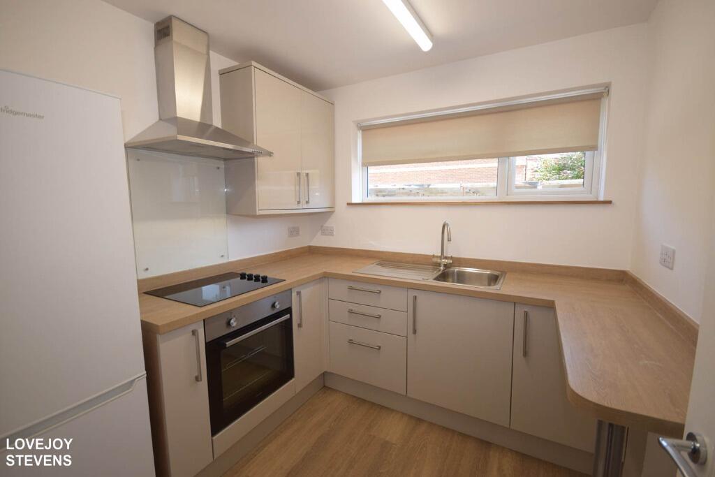 Apartment in Newbury, West Berkshire - View 3