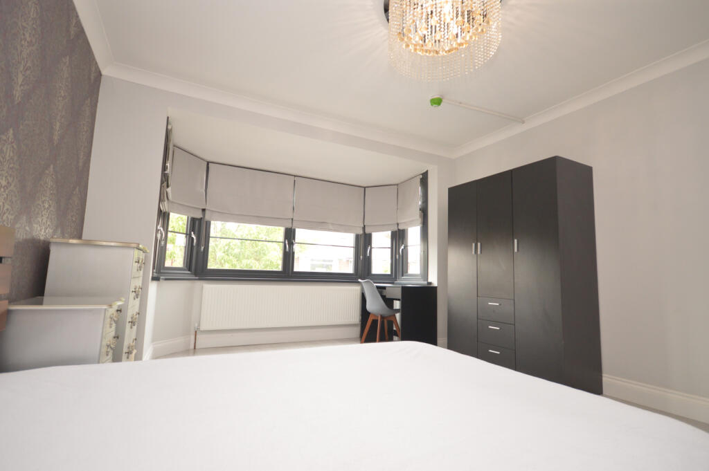 Apartment in Ilford - View 5