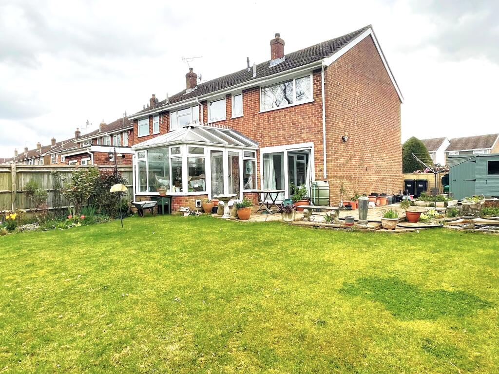 Moat Close, Holbury - More
