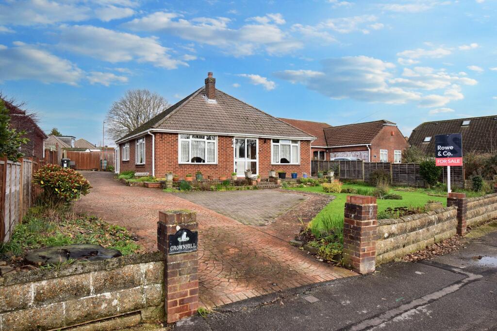 Main image of property: Heath House Lane, Hedge End, Hampshire, SO30 0LE