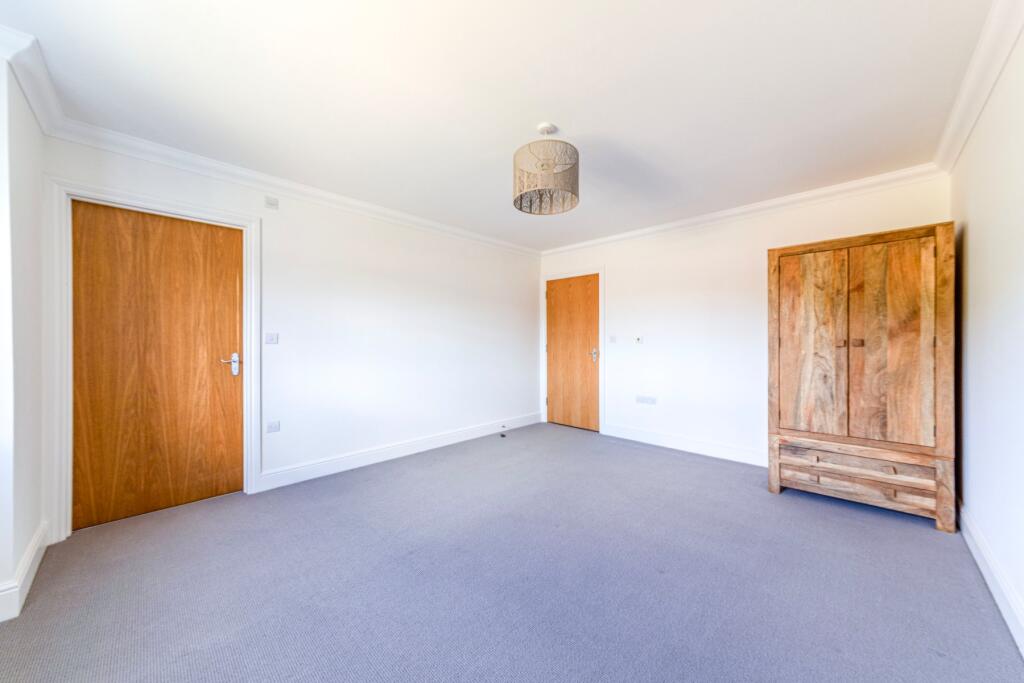 Apartment in Kingston upon Thames - More
