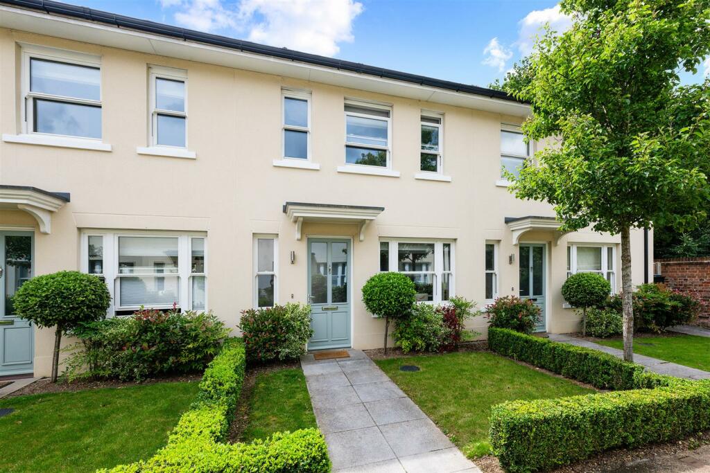 2-bed terraced on Sturts Lane, Walton On The Hill, £550,000