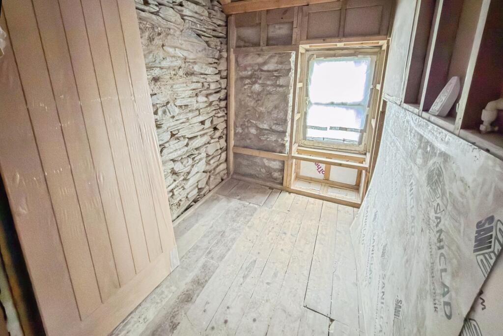 House in Blaenau Ffestiniog, Four Crosses, Ffestiniog - More