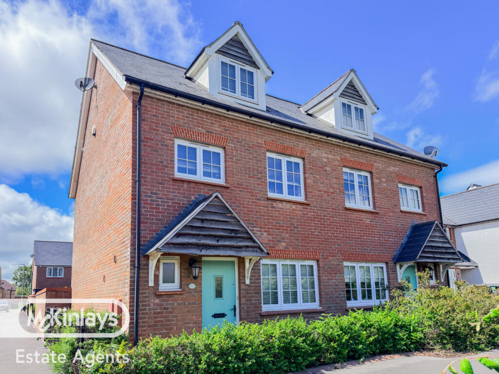 Main image of property: Move-in ready 4 bedroom town house in Bathpool