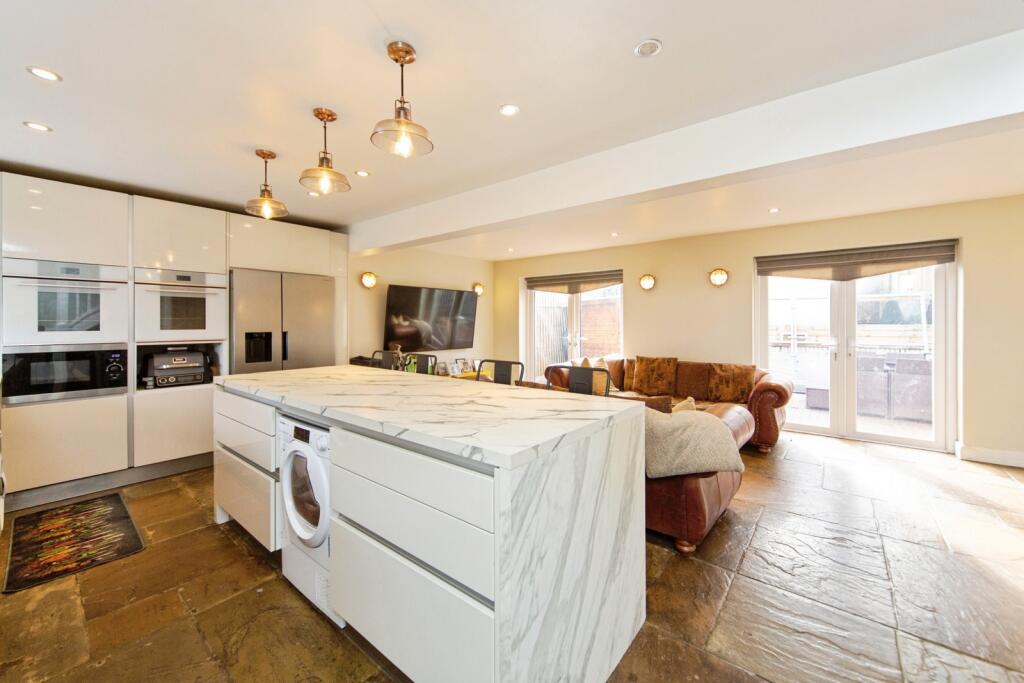 Grange View, Birkenhead, CH43 - View 2