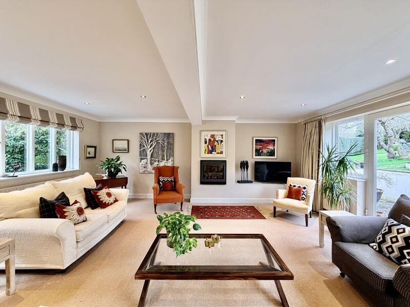 Harvest Hill, Bourne End photo 2