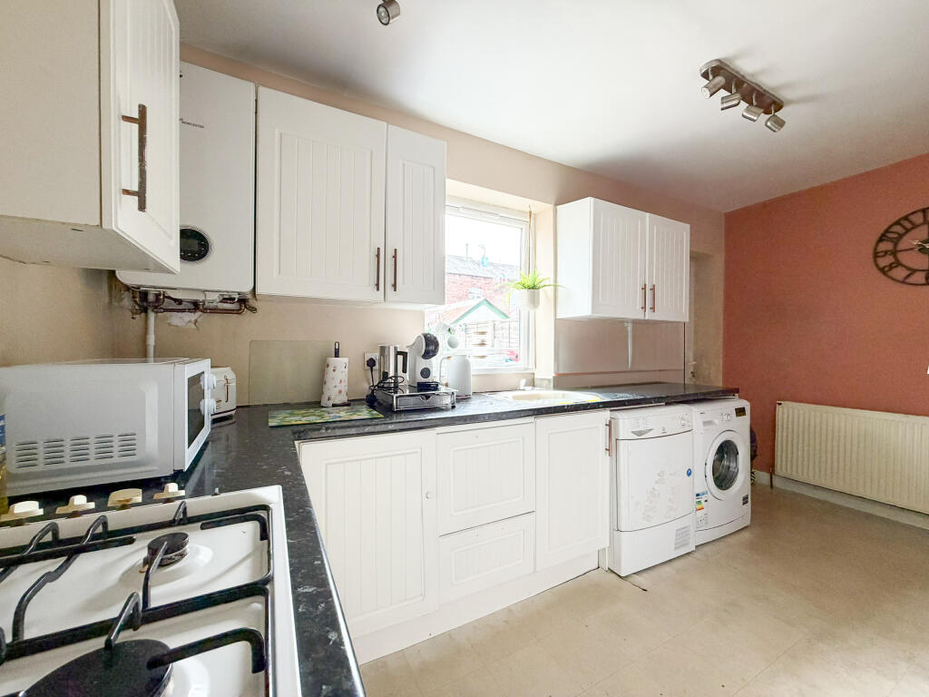 House in Tameside, Greater Manchester - View 5