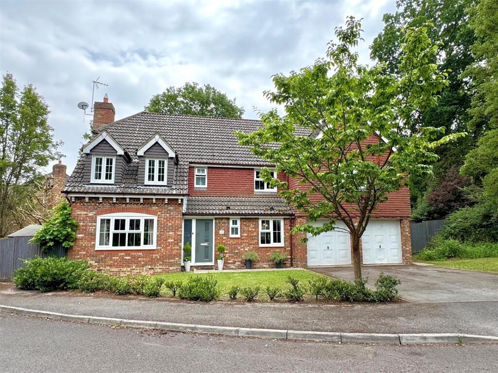 Hanoverian Way, Whiteley, Whiteley