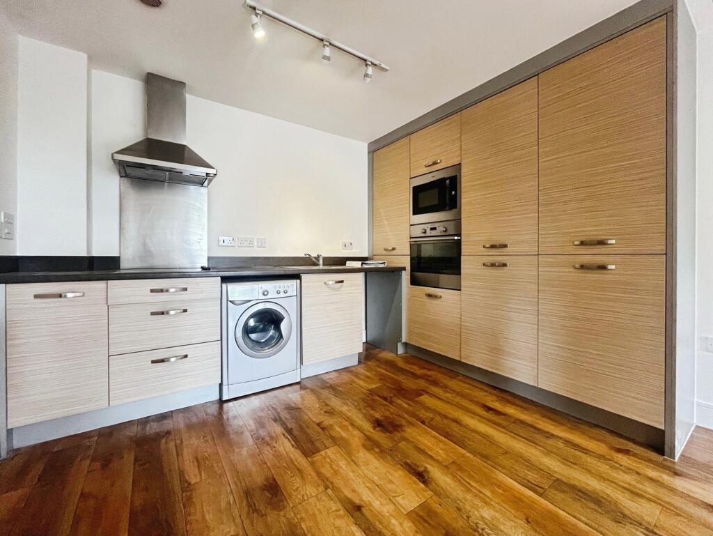 Apartment in Slough, Windsor and Maidenhead - View 3