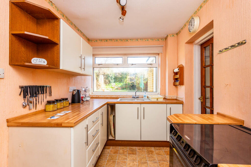 Oaks Drive, Higham Ferrers - View 3